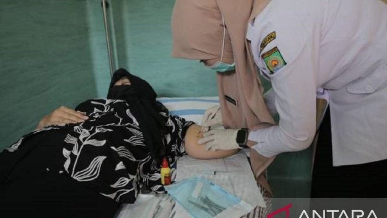 Pemerintah Kota Tangerang kembali menghadirkan Layanan KB Gratis bagi masyarakat dalam rangka Hari Keluarga Nasional (Harganas) 2026. Program ini menyediakan beragam metode kontrasepsi di 14 puskesmas untuk mendukung keluarga sehat dan berkualitas.