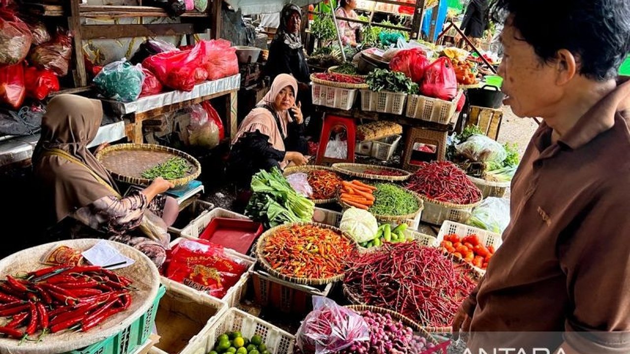 Pusat Informasi Harga Pangan Strategis (PIHPS) Nasional merilis data terbaru harga pangan. Cabai rawit merah mencapai Rp76.300/kg dan telur ayam ras Rp29.950/kg, memicu perhatian publik terhadap stabilitas harga pangan.