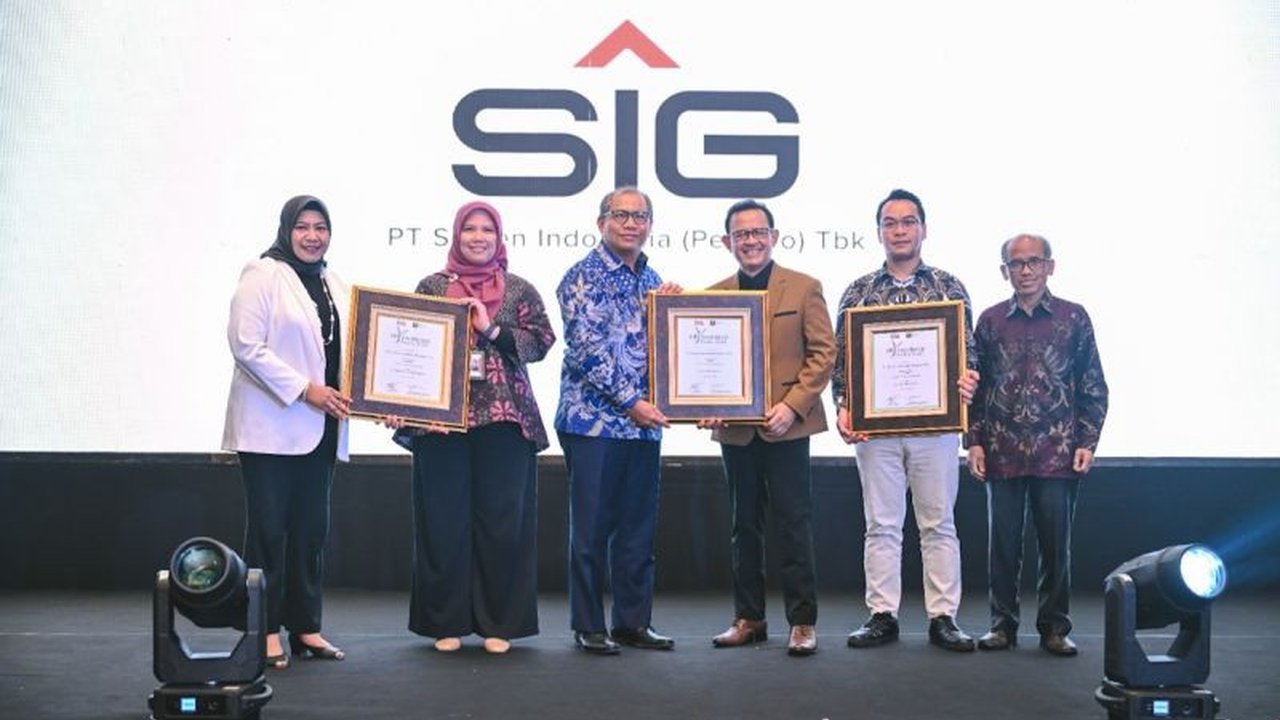PT Semen Indonesia (Persero) Tbk (SIG) kembali menorehkan prestasi gemilang dengan meraih tiga penghargaan Indonesia HR Excellence 2026. Keberhasilan ini menjadi bukti nyata kesuksesan transformasi SDM SIG dalam mendorong inovasi dan kinerja perusahaan.