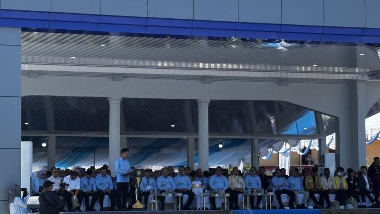 Wakil Presiden Gibran Rakabuming menegaskan pentingnya **kemandirian pangan** Indonesia di tengah dinamika global, menyoroti peran strategis petani dan nelayan pada pembukaan PENAS XVII di Gorontalo.