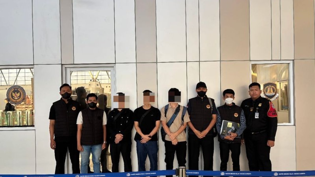Kantor Imigrasi Surabaya mendeportasi tiga warga negara China yang terbukti melakukan penipuan visa dengan memanipulasi dokumen dan informasi sponsor, memicu larangan masuk Indonesia selama lima tahun.