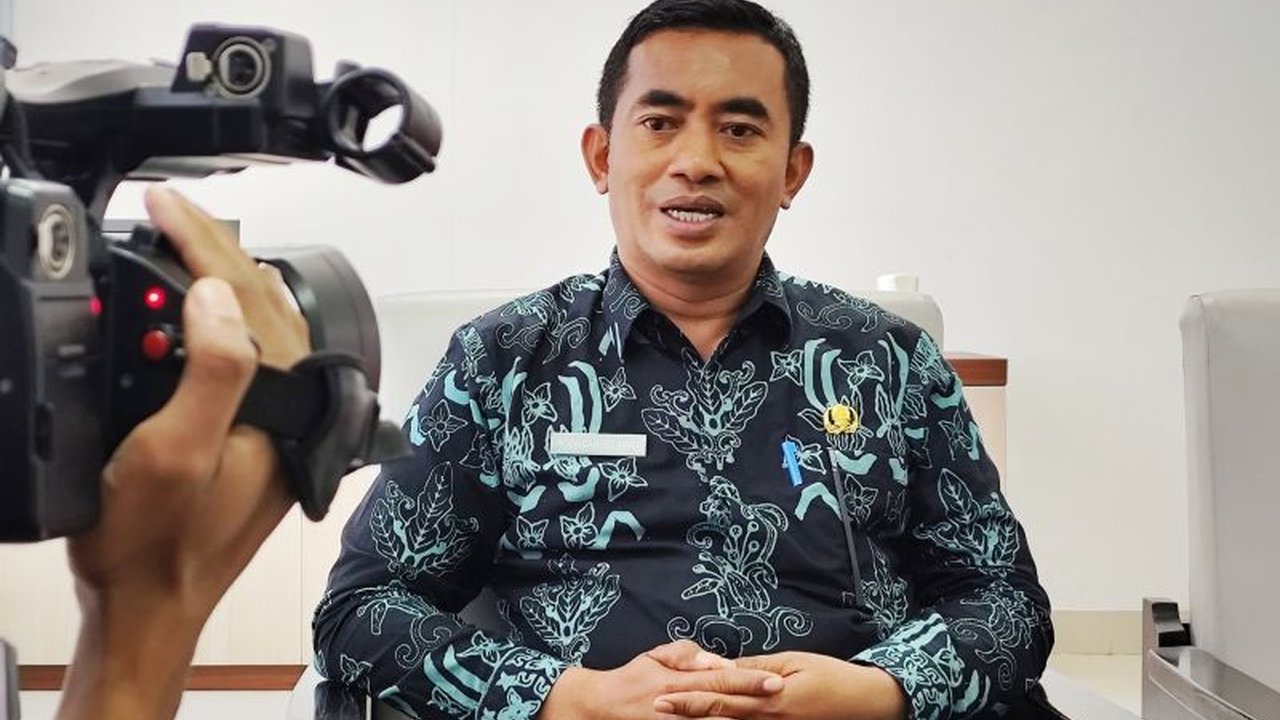 Dana Bagi Hasil Cukai Hasil Tembakau (DBHCHT) untuk Kabupaten Lombok Timur pada tahun 2026 anjlok 50% menjadi Rp55 miliar, namun Pemkab berkomitmen mempertahankan program strategis daerah.