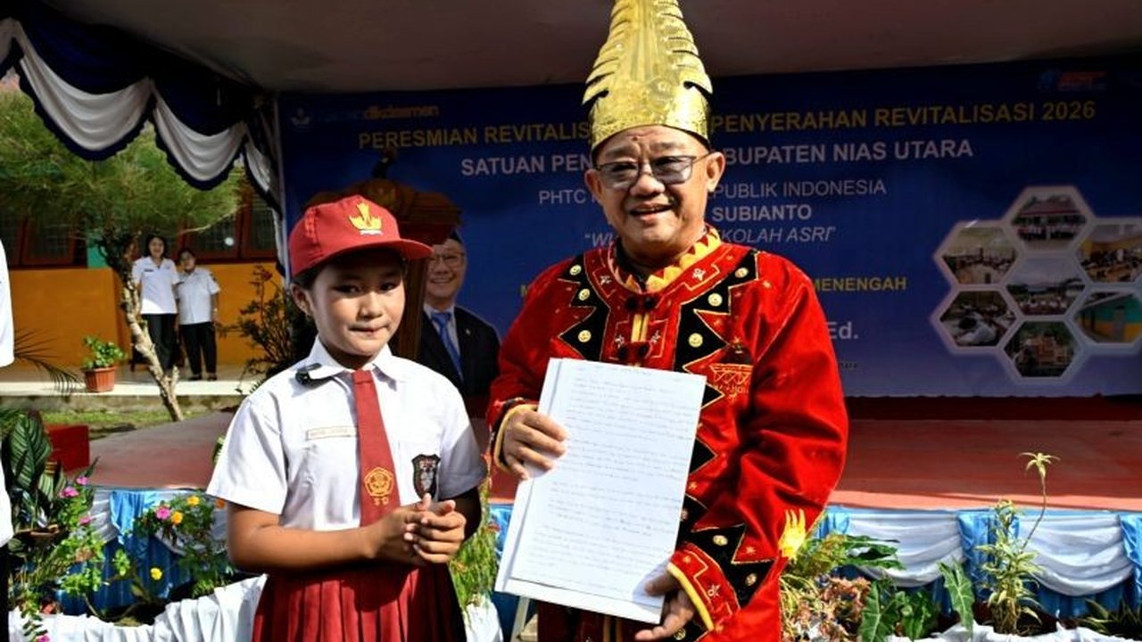 Mendikdasmen Abdul Mu'ti menerima surat ungkapan terima kasih dari murid di Nias Utara atas kemajuan Pendidikan 3T, menunjukkan perhatian pemerintah terhadap daerah terpencil.