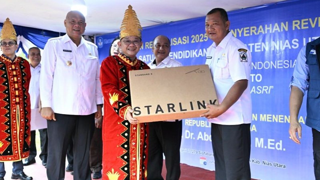 Kementerian Pendidikan Dasar dan Menengah (Kemendikdasmen) berkomitmen memperkuat akses pendidikan di Nias Utara dengan menyalurkan perangkat Starlink dan bantuan listrik, menjangkau sekolah-sekolah di wilayah 3T.