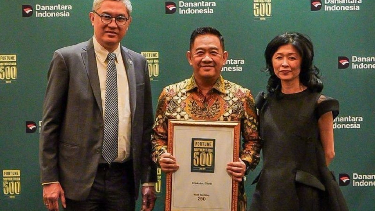 PT Krakatau Steel (Persero) Tbk kembali menorehkan prestasi gemilang dengan masuk daftar Fortune Southeast Asia 500. Pencapaian ini menjadi bukti keberhasilan transformasi Krakatau Steel yang berkelanjutan dan kontribusinya bagi ekonomi nasional.