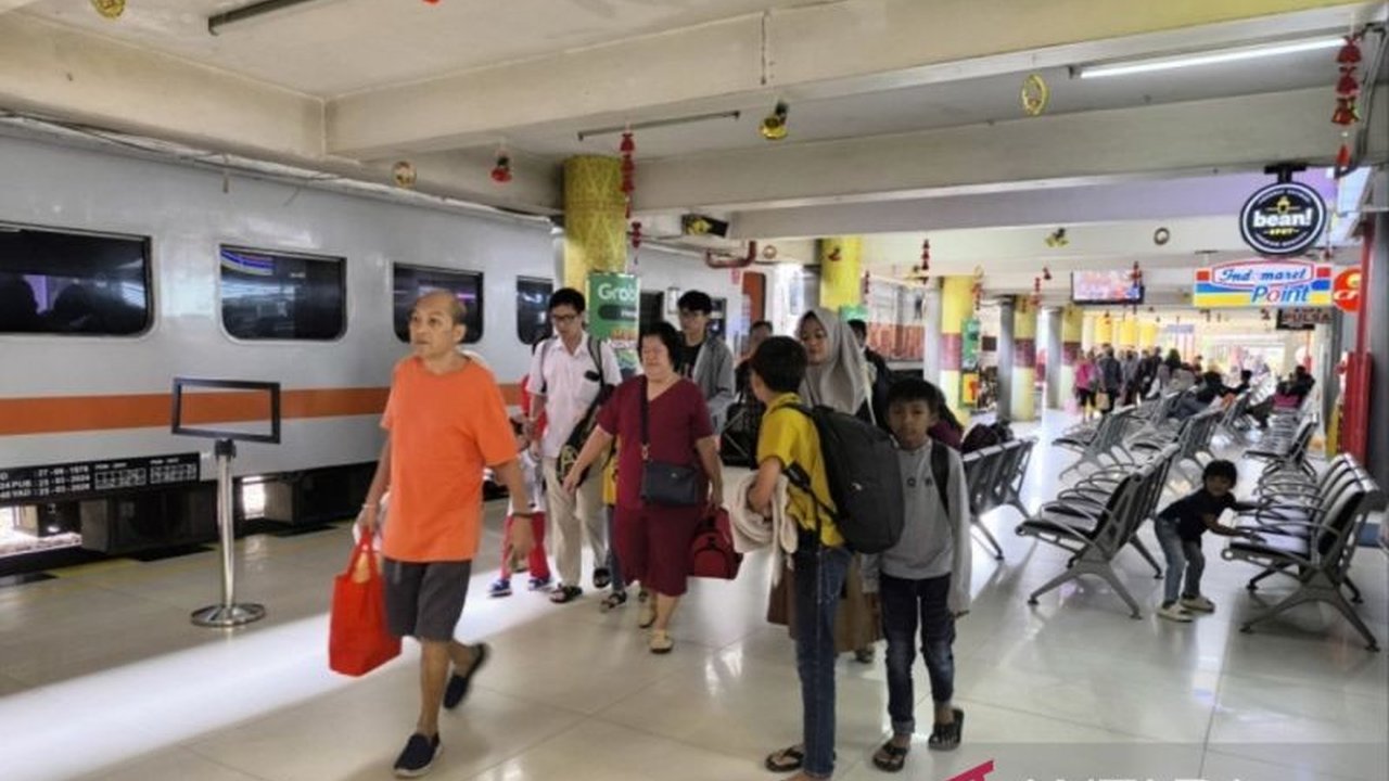 PT Kereta Api Indonesia (KAI) Divre I Sumatera Utara telah melakukan penambahan kursi signifikan hingga 130.040 untuk mengantisipasi lonjakan penumpang selama masa libur sekolah 20 Juni - 5 Juli 2026, memastikan kenyamanan dan keamanan perjalanan.