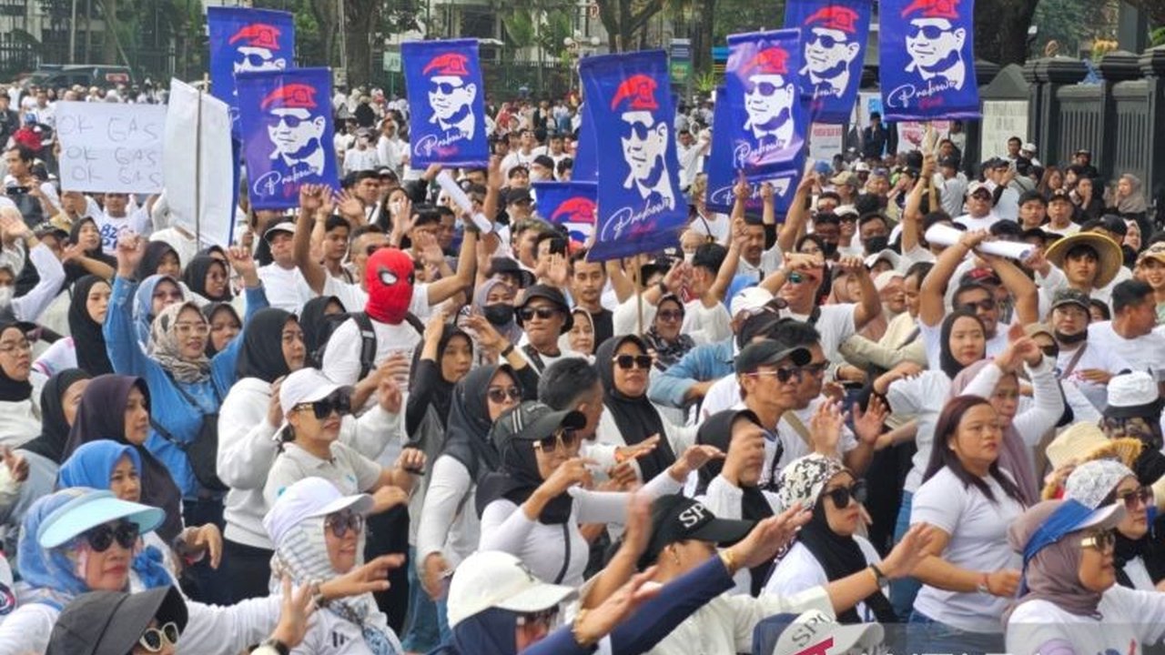 Massa aksi Simpatisan MBG Malang Raya berkomitmen mengawal pelaksanaan Program Makan Bergizi Gratis (MBG) hingga mencapai target 82,9 juta penerima manfaat pada tahun 2026, menunjukkan dukungan penuh terhadap inisiatif pemerintah.