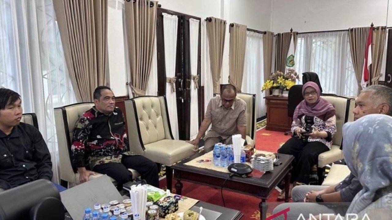 Pemerintah Provinsi Kalimantan Timur serius mematangkan proses integrasi Lahan Pertanian Pangan Berkelanjutan (LP2B) di seluruh wilayahnya. Langkah ini krusial untuk mendukung program ketahanan pangan nasional dan pembangunan tiga juta rumah.