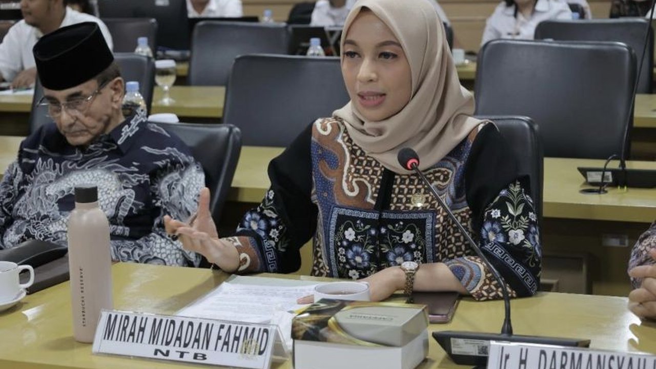 Anggota DPD RI Mirah Midadan Fahmid mendorong percepatan legalisasi kapal nelayan kecil di NTB demi memudahkan akses BBM subsidi, meningkatkan kesejahteraan nelayan, dan menjaga produktivitas perikanan.