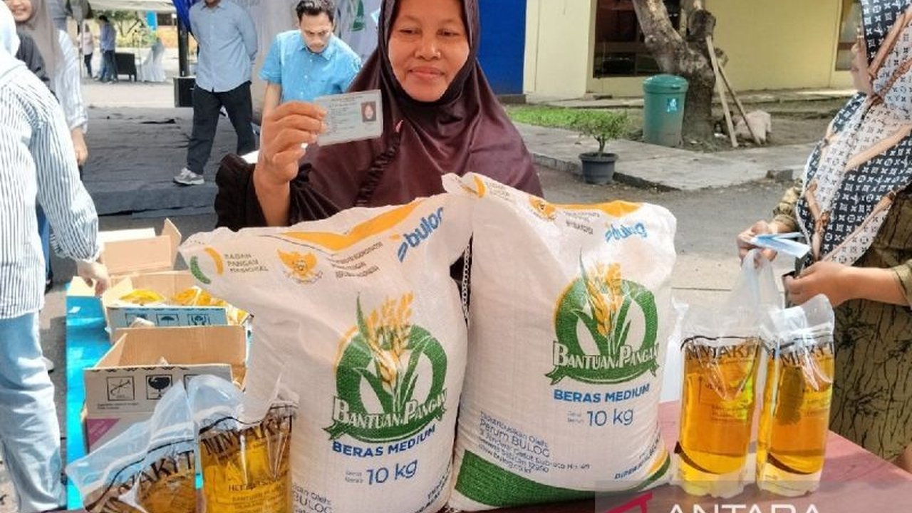 Perum Bulog Sumut telah menyalurkan Bantuan Pangan Bulog Sumut kepada lebih dari satu juta penerima manfaat, menargetkan percepatan distribusi untuk mengendalikan inflasi daerah.