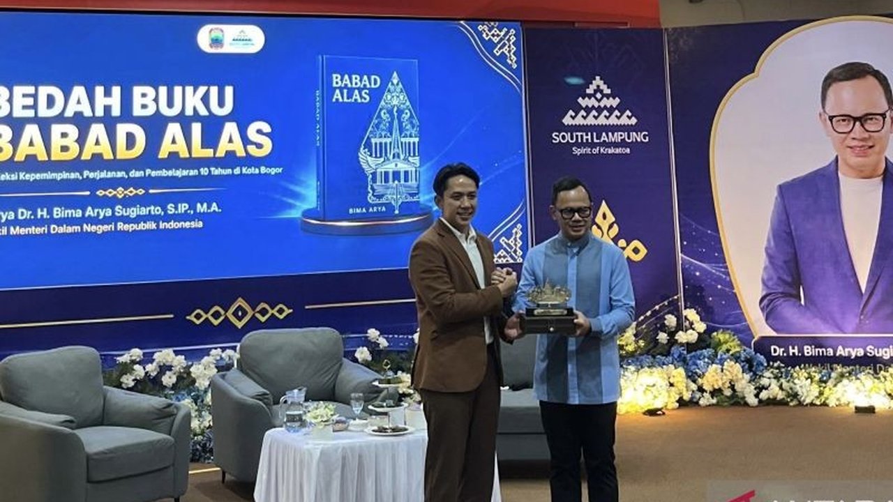 Wakil Menteri Dalam Negeri Bima Arya Sugiarto menekankan pentingnya mempersiapkan Pemimpin Masa Depan Indonesia Emas 2045 yang adaptif dan berintegritas. Simak selengkapnya!