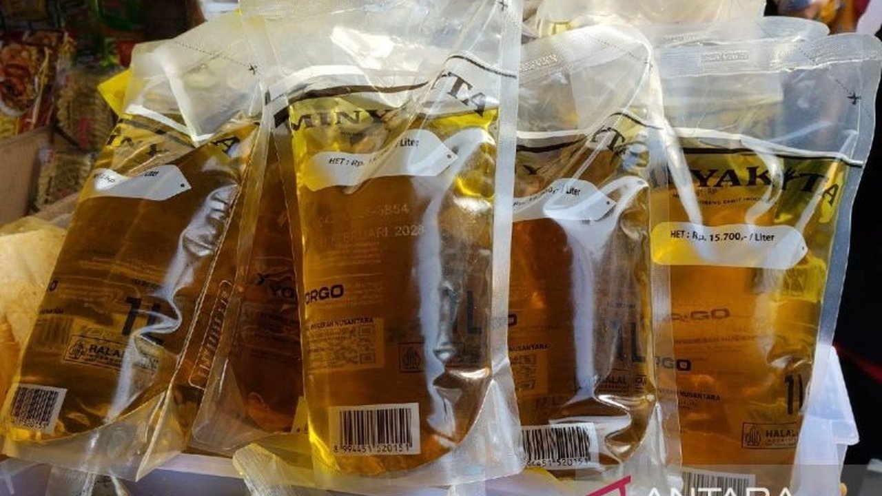 Perum Bulog Sumatera Utara memastikan ketersediaan Minyakita di seluruh pasar provinsi dengan pasokan jutaan liter, sekaligus menjaga harga tetap stabil sesuai Harga Eceran Tertinggi (HET).