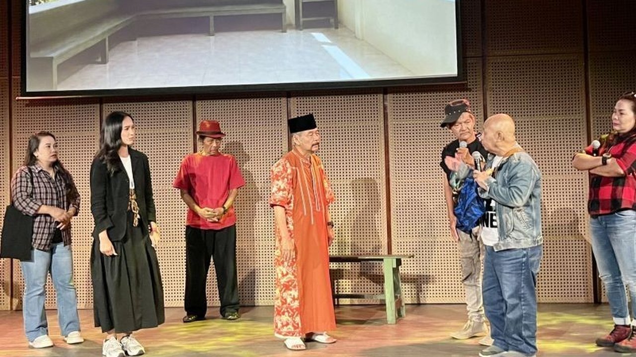 Komunitas seni Oplet Robet berinovasi menghadirkan pertunjukan Betawi modern dengan tata panggung dan artistik yang lebih canggih. Tujuannya menarik generasi muda tanpa melupakan identitas budaya asli.