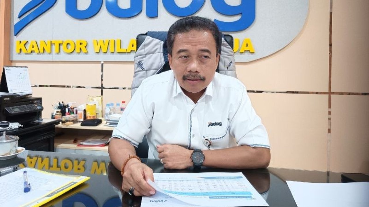 Perum Bulog Kanwil Papua terus mengoptimalkan Penyaluran Beras SPHP Bulog Papua sebanyak 1.000 ton setiap bulan, menjamin ketersediaan dan harga stabil bagi masyarakat di Tanah Papua.