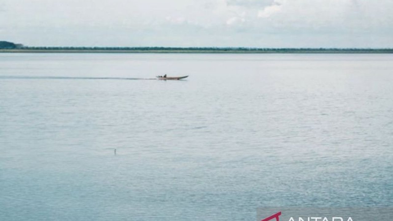 Dinas Pariwisata Kaltim memaparkan pesona Danau Jempang, destinasi terintegrasi alam liar dan budaya lokal di Kutai Barat yang siap memukau wisatawan dengan keindahan alaminya.