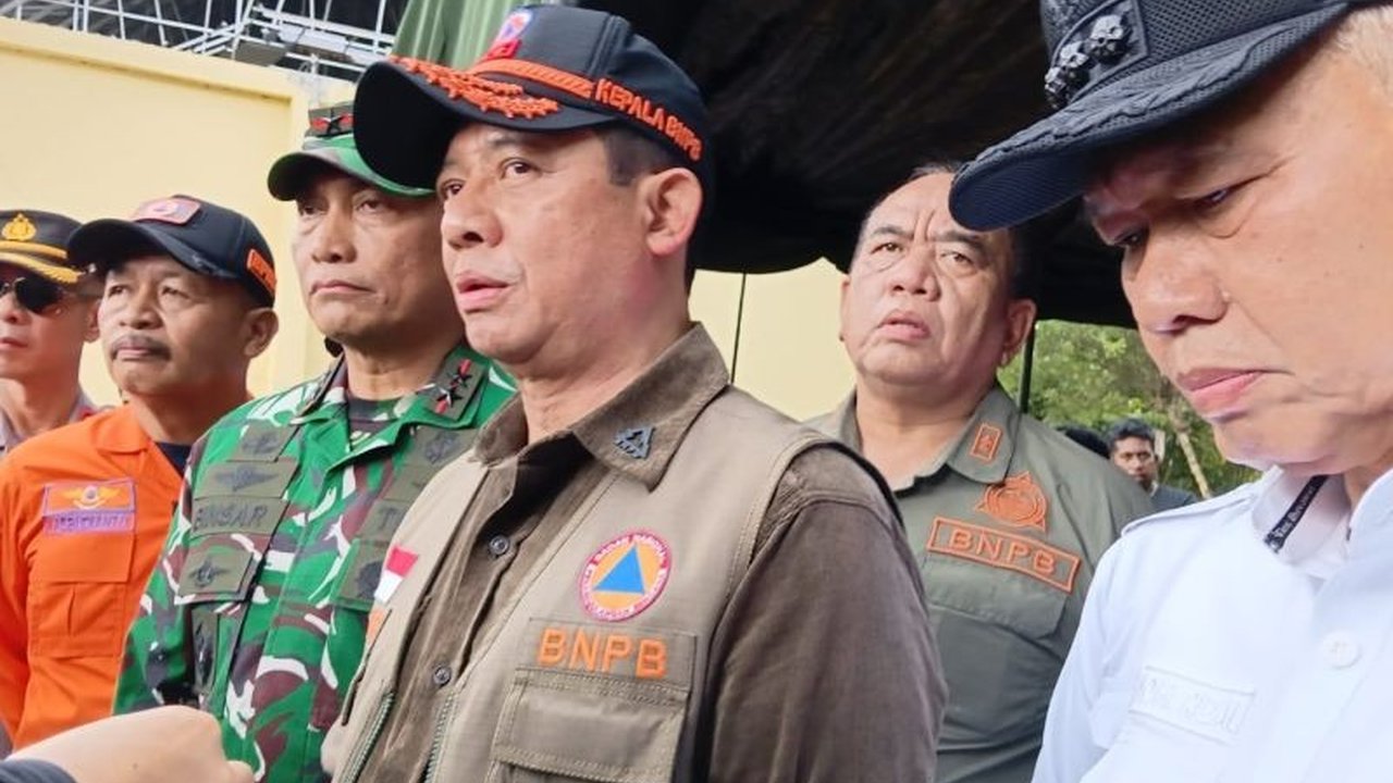 Badan Nasional Penanggulangan Bencana (BNPB) akan membangun rumah sementara bagi korban gempa Sigi, Sulawesi Tengah. Warga juga bisa memilih bantuan tunai bulanan, memastikan pemulihan korban gempa Sigi.