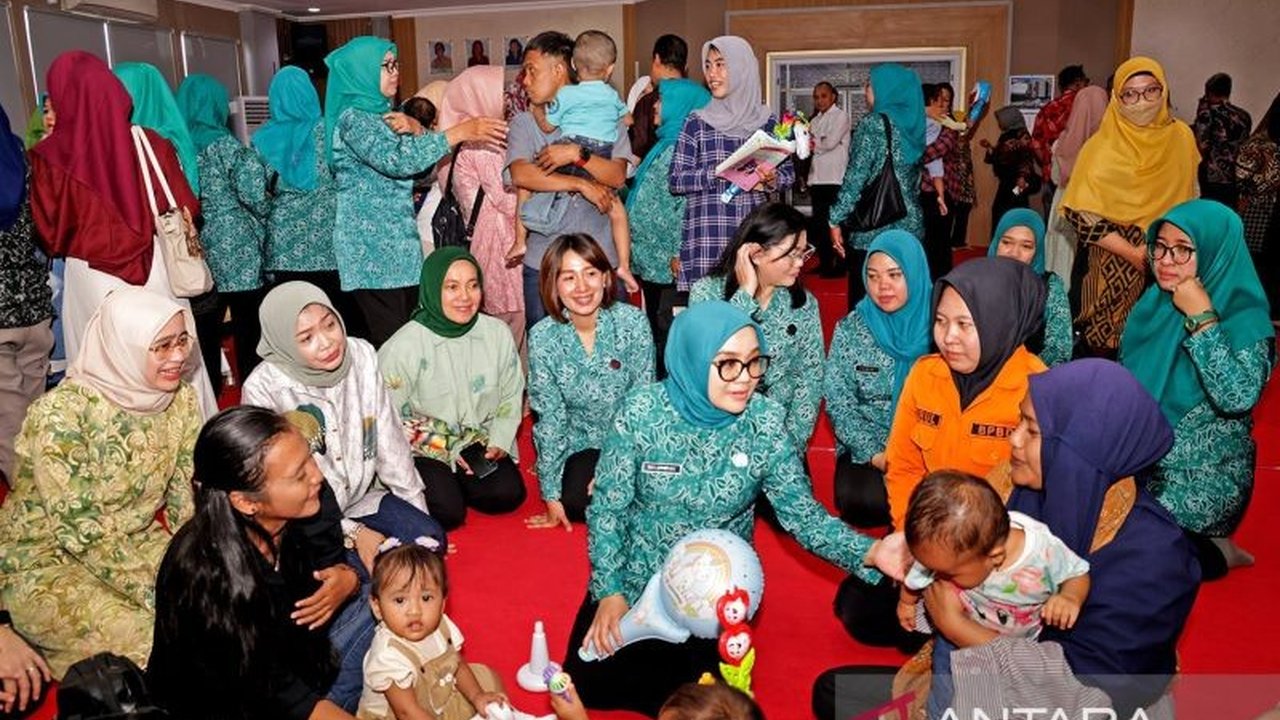 Pemerintah Kota Surabaya bersama Tim Penggerak (TP) PKK Surabaya kembali menggalakkan upaya Pencegahan Stunting Surabaya melalui program Gebyar Bersama Wujudkan Surabaya Emas (BWSE) Eliminasi Masalah Stunting Jilid V yang menyasar balita pra-stunting.
