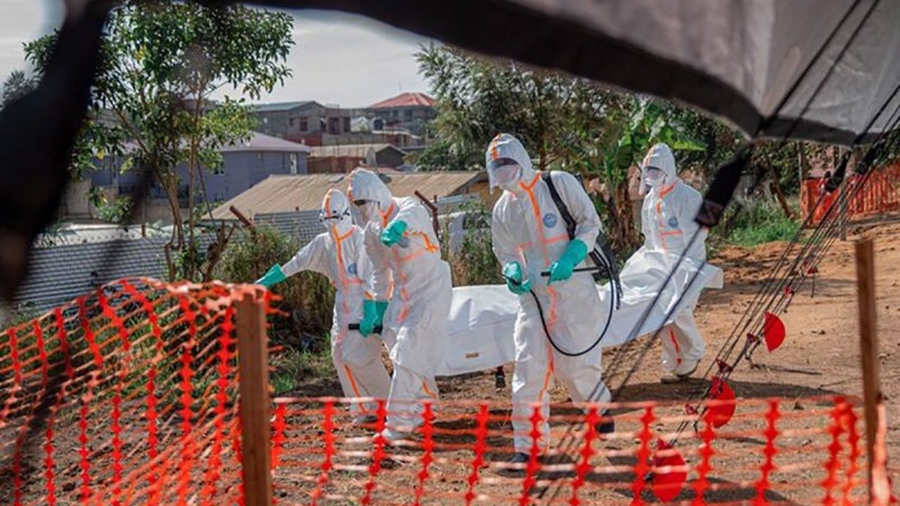 Kementerian Kesehatan Israel mengumumkan adanya dugaan kasus Ebola pertama di negara itu, memicu respons cepat dan peningkatan kewaspadaan di tengah peringatan WHO terkait penyebaran virus.