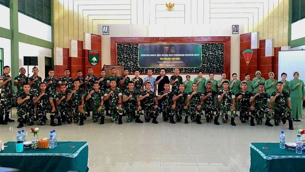Batalyon Komposit 1 Gardapati (GP) dan Dinas Kesehatan (Dinkes) Kabupaten Natuna berkolaborasi dalam sosialisasi pencegahan HIV/AIDS, meningkatkan pemahaman prajurit dan keluarga akan pentingnya kesehatan.