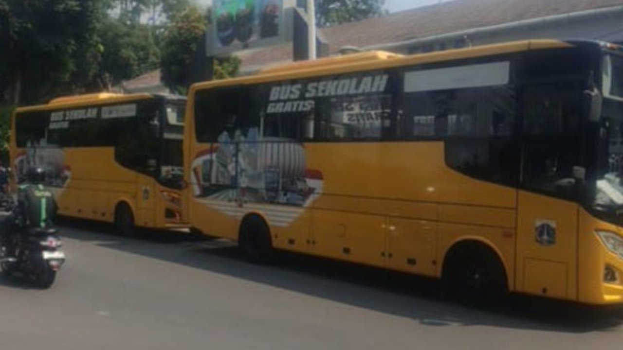 Pemerintah Kabupaten Tulungagung berencana menaikkan tarif sewa MPU gratis pelajar secara bertahap. Simak alasan di balik usulan kenaikan tarif MPU Pelajar Tulungagung ini.