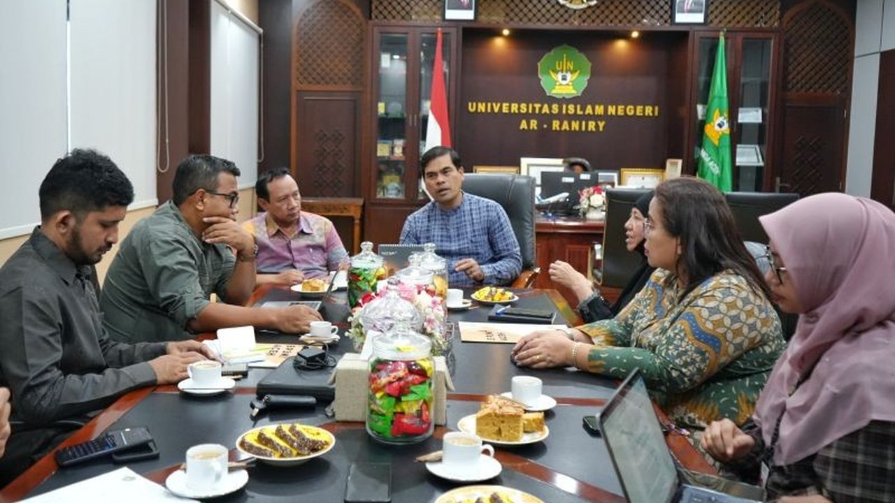UIN Ar-Raniry Banda Aceh berkolaborasi dengan KemenP2MI untuk memperkuat penempatan dan pelindungan pekerja migran melalui Tri Dharma Perguruan Tinggi, membuka peluang bagi calon pekerja migran.