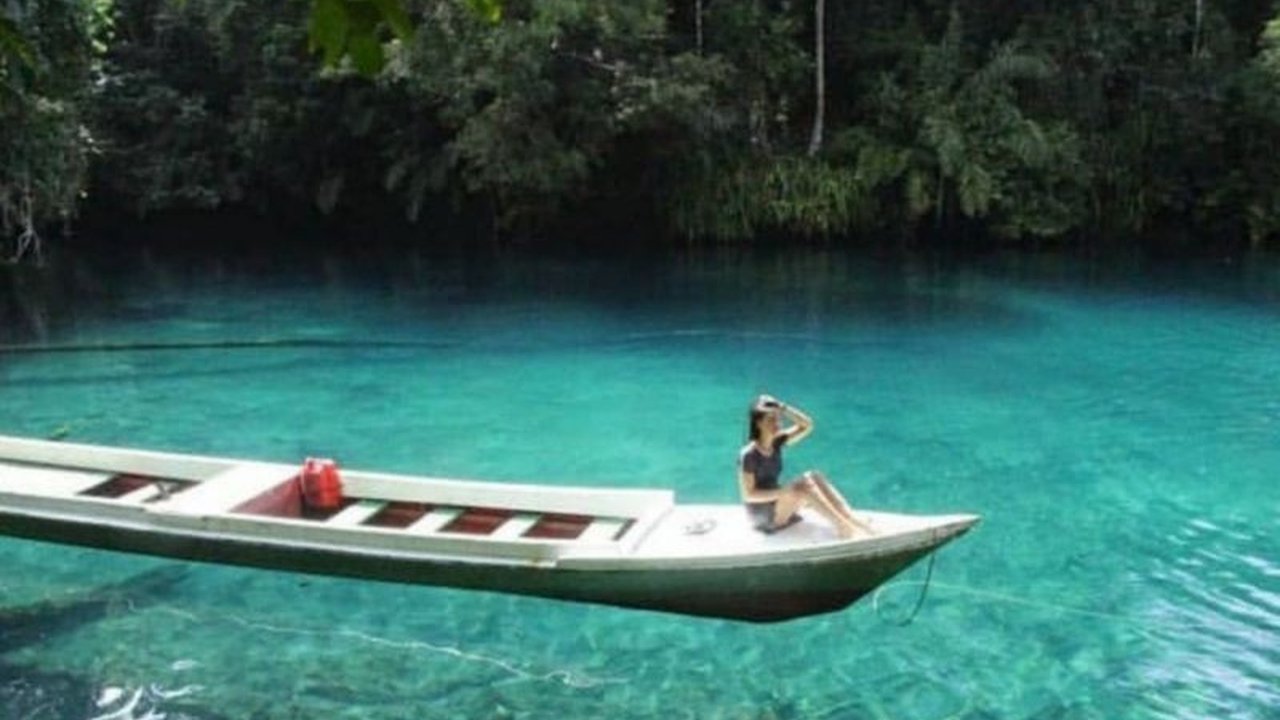 Pemerintah Provinsi Kalimantan Timur giat merawat Danau Labuan Cermin, warisan geologi unik dengan fenomena air dua rasa yang telah ditetapkan sebagai Geoheritage. Simak upaya pelestariannya!