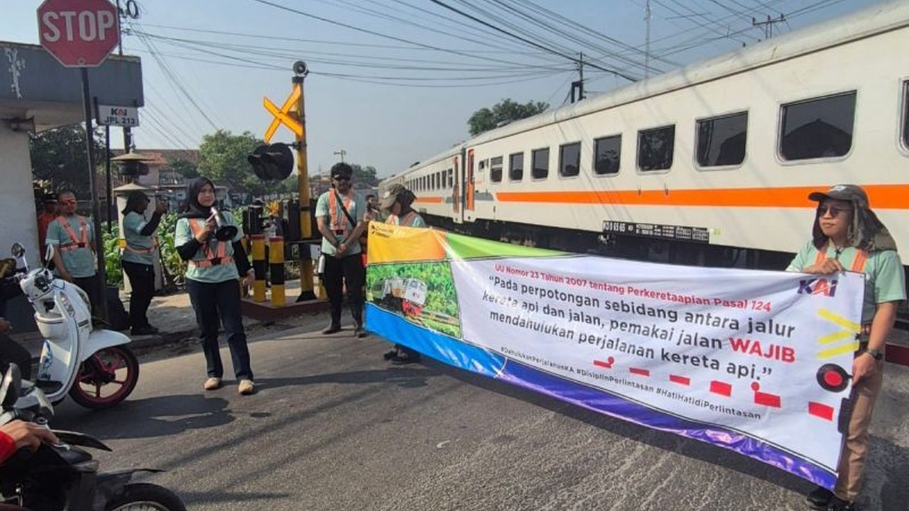 PT Kereta Api Indonesia (Persero) terus mengencarkan Edukasi Keselamatan KAI kepada masyarakat demi menekan angka kecelakaan di perlintasan sebidang dan jalur rel yang telah menelan banyak korban jiwa.