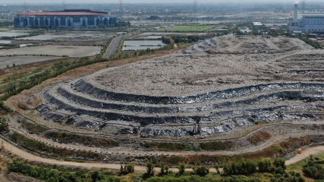 Pemerintah Kota Surabaya mengoptimalkan Gerakan ABSO untuk pengelolaan limbah B3 dan medis, menyediakan 87 titik dropbox serta memperkuat regulasi demi lingkungan yang lebih bersih. Inisiatif ini bertujuan untuk mencegah pencemaran lingkungan dan bahaya k