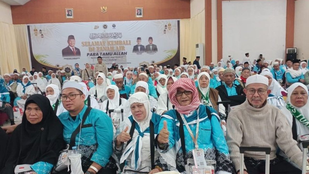 Wakil Menteri Haji dan Umrah (Wamenhaj) RI, Dahnil Anzar Simanjuntak, menyatakan Presiden Prabowo Subianto menginstruksikan pemangkasan masa tunggu haji reguler untuk meningkatkan pelayanan umat. Kebijakan ini bertujuan agar antrean haji menjadi lebih pen