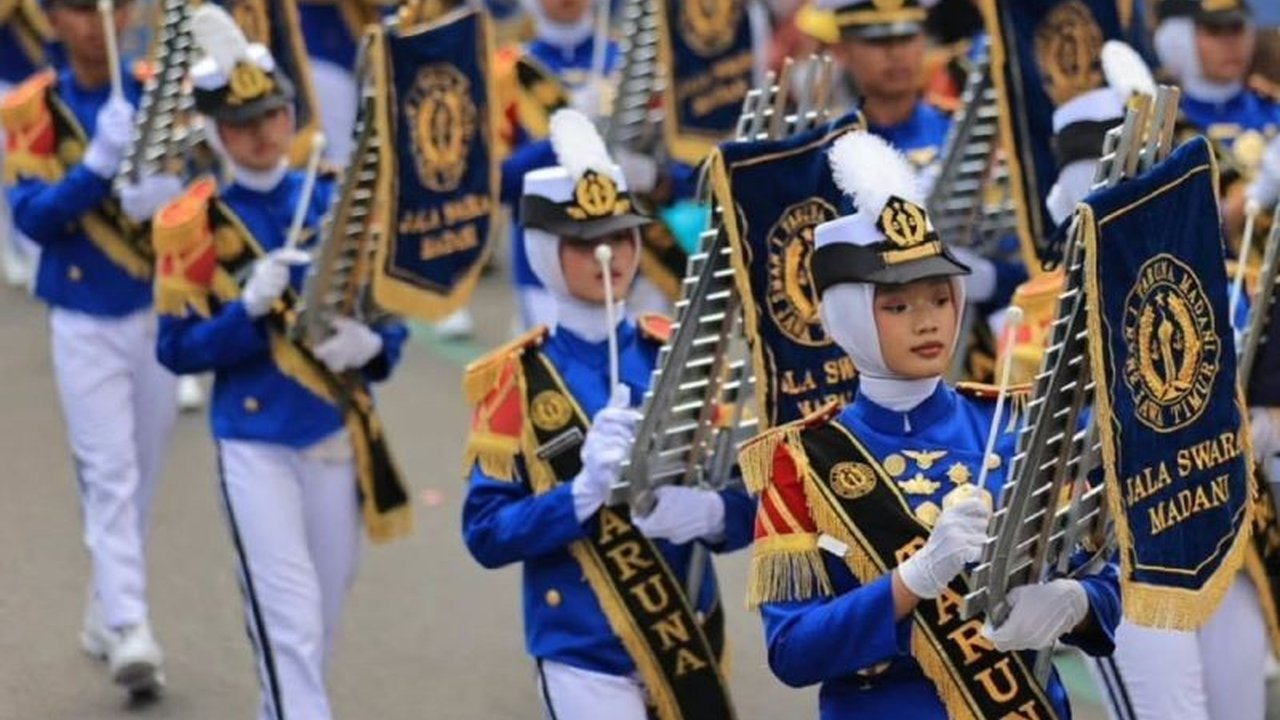 Parade Military Drumband Madiun sukses digelar meriah, melibatkan sembilan sekolah SMA sederajat dari Jawa Timur untuk memeriahkan Hari Jadi Kota Madiun ke-108 dan menggerakkan ekonomi lokal.