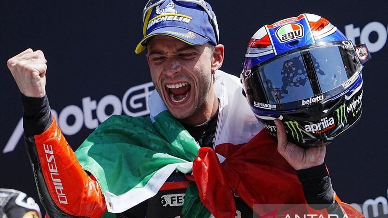Pembalap Aprilia Racing, Marco Bezzecchi, dilarang balapan utama MotoGP Ceko 2026 usai insiden dengan marshal. Keputusan ini berpotensi mengguncang klasemen kejuaraan dunia dan jadi pukulan berat.