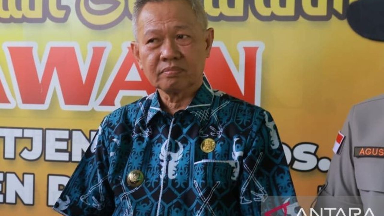 Bupati Sigi, Moh Rizal Intjenae, mendesak kepala desa dan camat mempercepat data rumah korban gempa, memastikan bantuan tersalurkan tepat sasaran dan pemulihan efektif.