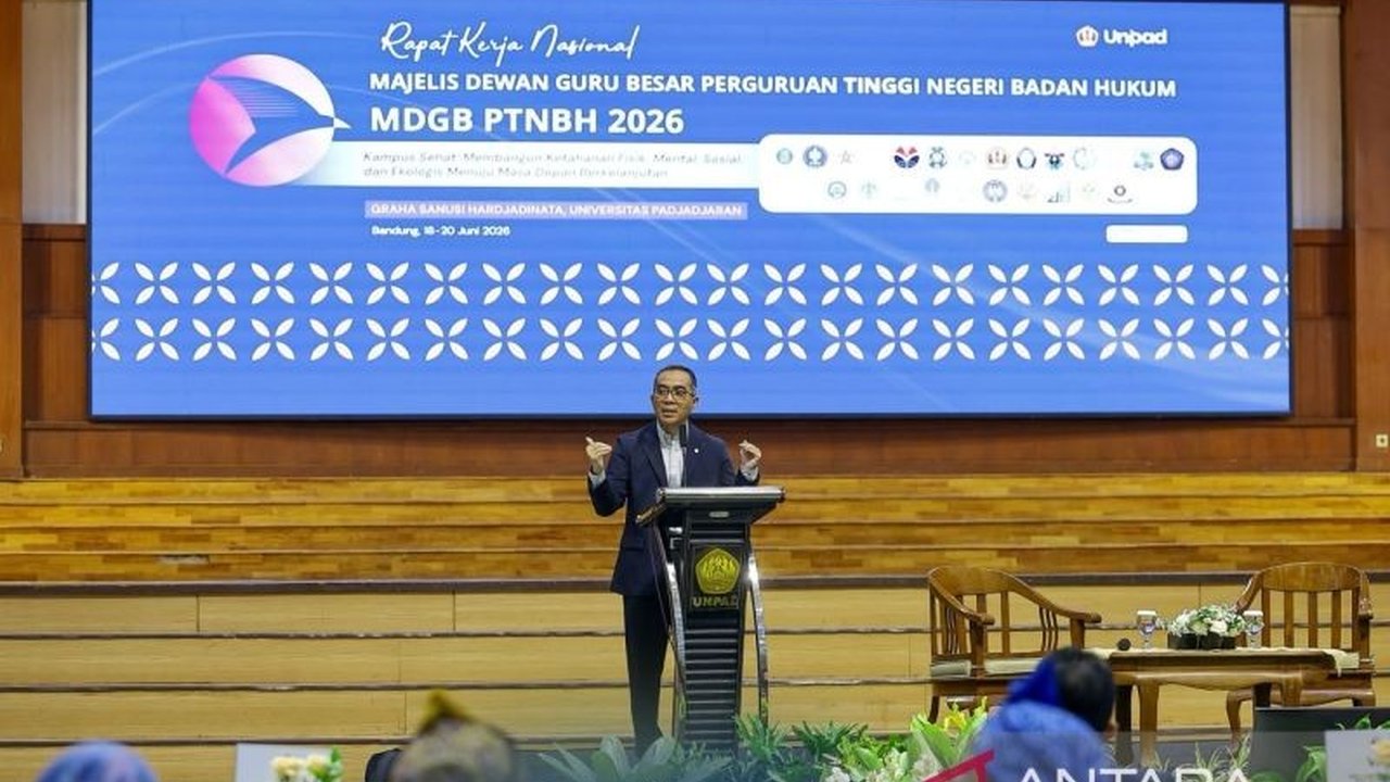 Mendiktisaintek Brian Yuliarto ajak guru besar perkuat Peran Iptek dalam Pembangunan Nasional, dorong kemandirian bangsa hadapi tantangan global melalui riset dan inovasi.