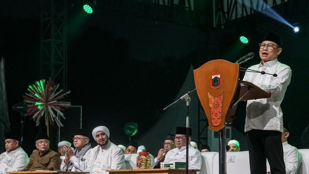 Menko PM Abdul Muhaimin Iskandar menyoroti peran sentral ulama, habaib, dan tokoh agama dalam membentuk karakter serta spiritualitas bangsa. Keterlibatan ulama krusial untuk pembangunan Indonesia.