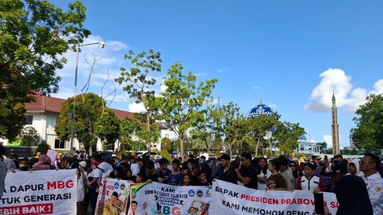 Antusiasme masyarakat Batam terlihat dalam pawai dukungan untuk Program Makan Bergizi Gratis (MBG), memastikan asupan gizi anak-anak terus terjaga demi generasi emas mendatang.