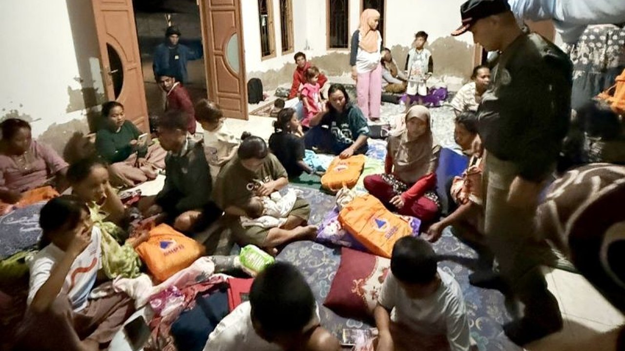 Banjir Parigi Moutong melanda empat desa di Sulawesi Tengah pada Sabtu malam, menyebabkan 145 kepala keluarga terdampak dan sebagian mengungsi. BPBD setempat terus berupaya menangani dampak dan memberikan bantuan kepada korban.