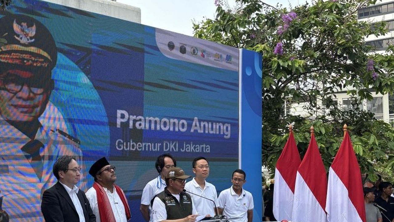 Pemerintah Provinsi DKI Jakarta secara resmi memulai pembangunan Jembatan Cincin Donat Dukuh Atas, sebuah pedestrian deck melingkar yang akan mengintegrasikan berbagai moda transportasi publik dan ditargetkan rampung pada tahun 2028.