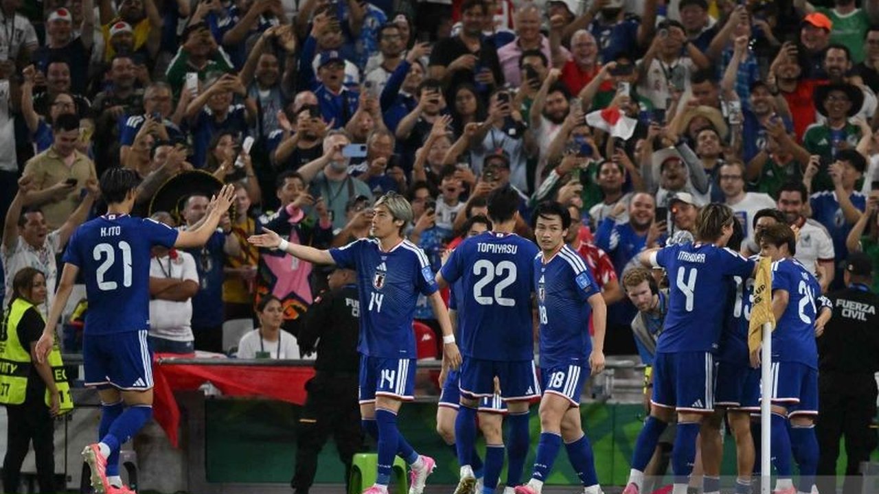 Timnas Jepang menunjukkan dominasi di Piala Dunia 2026 dengan kemenangan telak 4-0 atas Tunisia, mengeliminasi lawan dari turnamen dan membuka peluang besar lolos ke babak gugur.