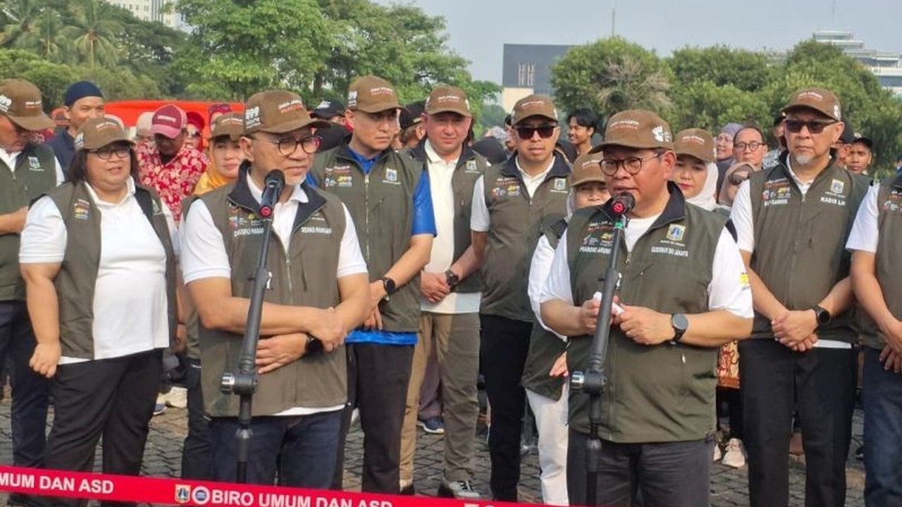 Pemerintah serius mengatasi masalah Pengelolaan Sampah dengan pendekatan 'stick and carrot' untuk mengubah perilaku masyarakat. Sanksi dan insentif disiapkan demi lingkungan yang lebih bersih dan sehat.