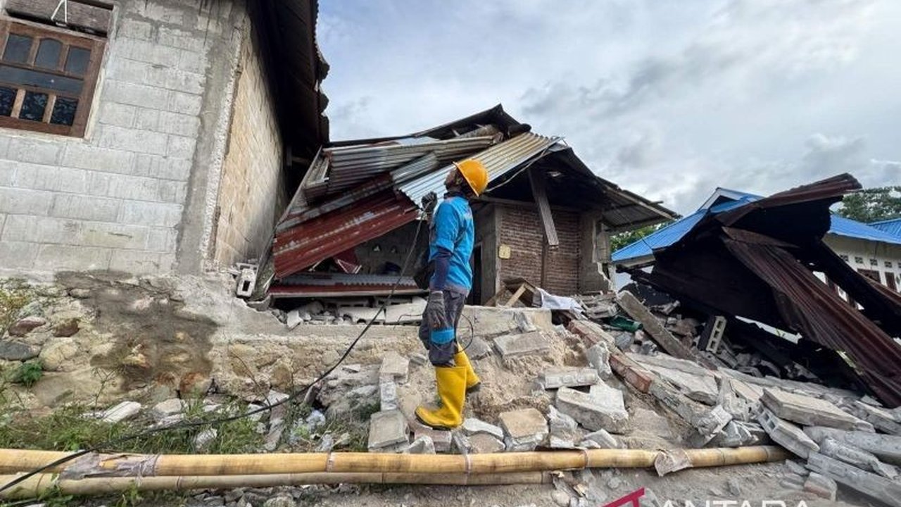 PT PLN (Persero) telah berhasil PLN Pulihkan Listrik Sulteng 100 persen pasca gempa M 6,7, memastikan ribuan pelanggan kembali menikmati pasokan energi vital ini.