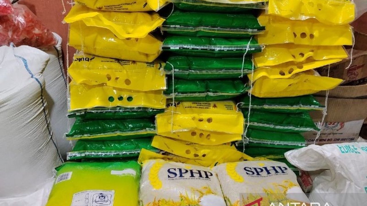 Perum Bulog Kantor Wilayah Sumatera Utara (Sumut) meningkatkan pasokan beras Stabilisasi Pasokan dan Harga Pangan (SPHP) ke pasar tradisional. Langkah ini diambil untuk menjaga stabilitas harga pangan, terutama setelah masa panen berakhir, sehingga harga.