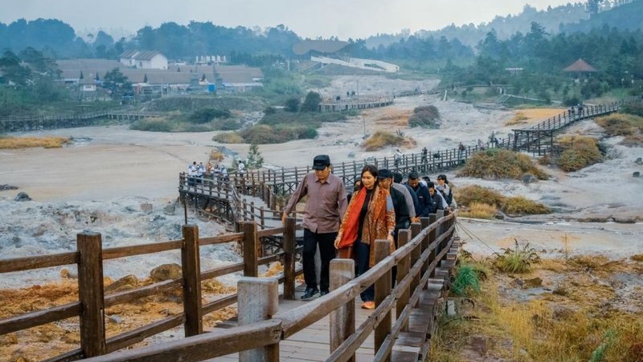 Wakil Menteri Pariwisata (Wamenpar) Ni Luh Puspa mengimbau seluruh pelaku wisata Dieng meningkatkan Kesiapan Wisata Dieng Libur Sekolah demi pengalaman wisatawan yang aman dan berkualitas.