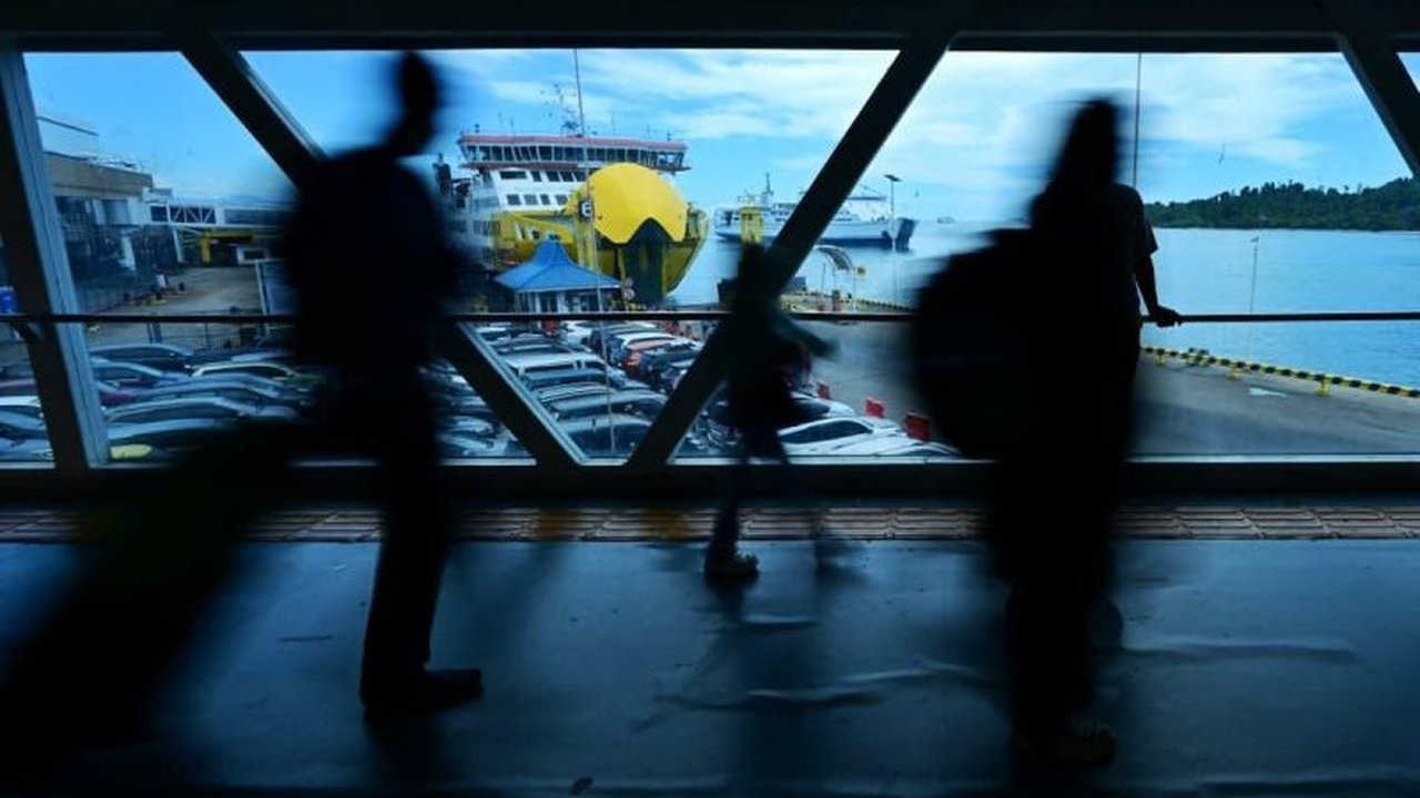 Pemerintah kembali memberlakukan diskon tarif transportasi untuk periode libur sekolah 2026, bertujuan meningkatkan mobilitas masyarakat, daya beli, dan mendukung pertumbuhan ekonomi nasional.
