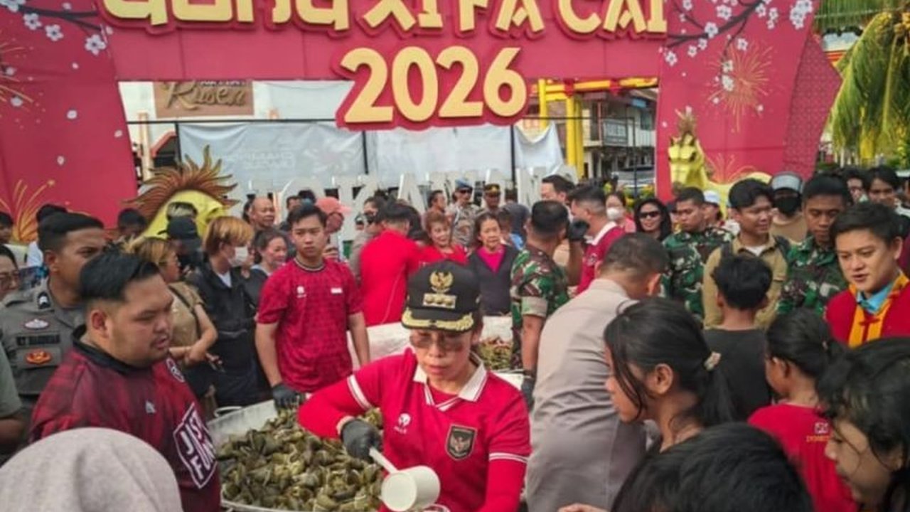 Kota Singkawang kembali semarak dengan Festival Bakcang tahunan. Ribuan bakcang gratis dibagikan, memperkuat keberagaman budaya dan potensi ekonomi kreatif daerah dalam Festival Bakcang Singkawang.