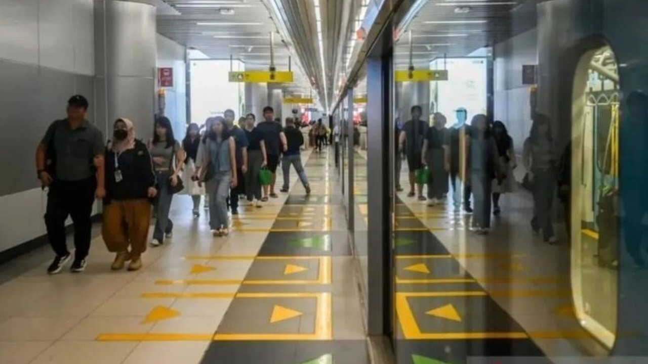 Dalam rangka memeriahkan HUT ke-499 DKI Jakarta, MRT Jakarta memberlakukan tarif khusus Rp1 pada 22, 27, dan 28 Juni 2026. Ketahui detail kebijakan MRT Jakarta Tarif Rp1 HUT DKI ini dan cara menikmatinya.