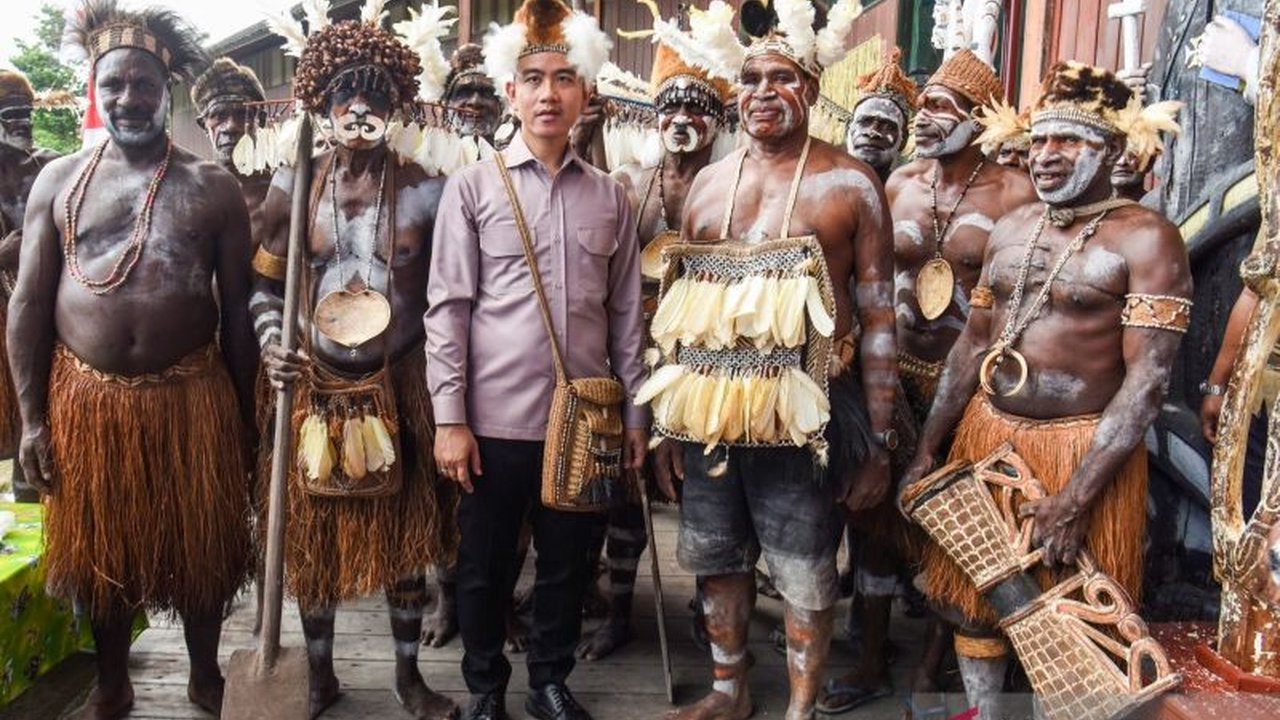 Wakil Presiden Gibran Rakabuming Raka berkomitmen memperluas program Makan Bergizi Gratis Asmat di wilayah 3T, berpotensi menggandeng gereja setempat untuk jangkauan lebih luas.