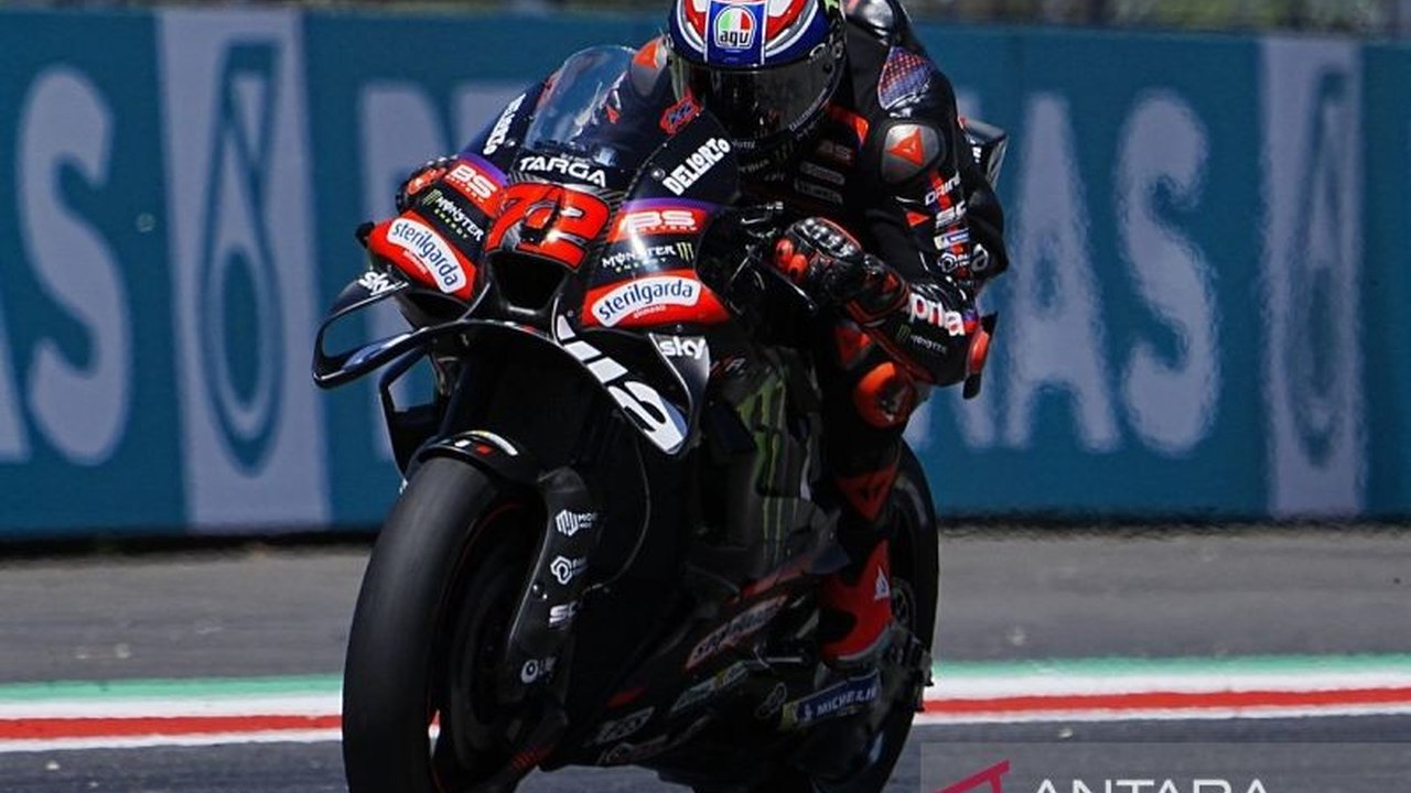 Pembalap Aprilia Racing Marco Bezzecchi masih memimpin Klasemen MotoGP 2026 usai GP Ceko, meskipun Marc Marquez terus mendekat di posisi keempat. Siapa saja pembalap teratas lainnya?