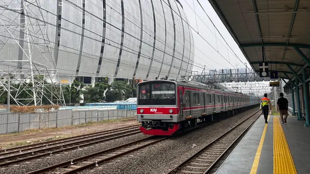 Stasiun Kereta Rel Listrik (KRL) Jakarta International Stadium (JIS) telah resmi beroperasi. (Liputan6.com/Winda Nelfira)