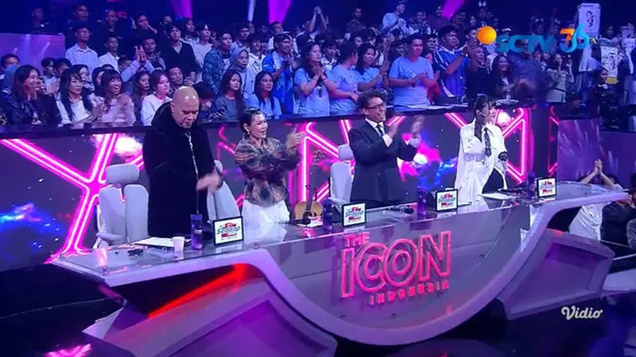 Keempat Judges Memberikan Standing Ovation atas Penampilan Felicia (Tangerang) yang Luar Biasa. (SCTV)