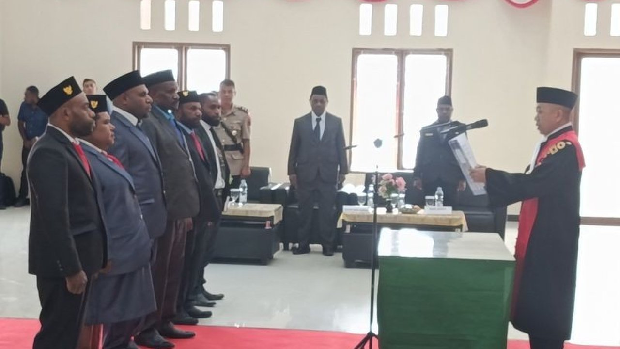 Ketua PN Wamena Lantik Lima Anggota DPRK Mamberamo Tengah Jalur Adat, Perkuat Representasi OAP